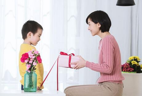 孩子爱嫉妒?可能是家长没做好这件事