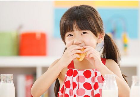 孩子爱嫉妒?可能是家长没做好这件事