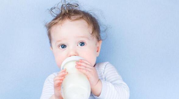 宝宝总是吐奶?这些原因新手爸妈早知道早好