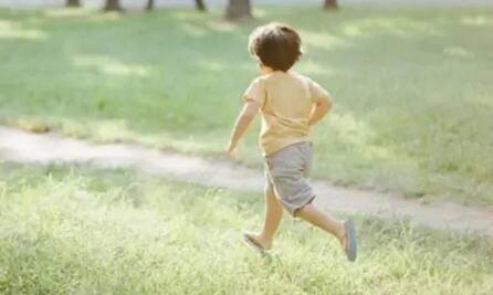 孩子会遇三个“压力”期