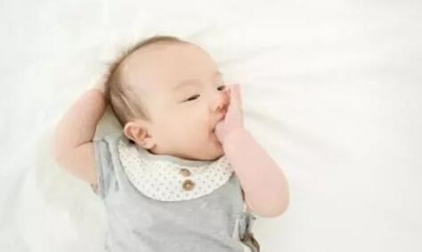 宝宝打嗝不停、难受,5大妙招帮宝宝快速止嗝!