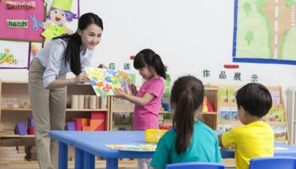 孩子上公立幼儿园好呢?还是私立好呢?