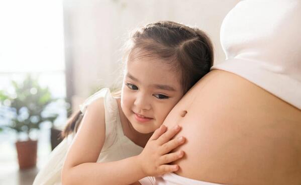 回归简单:什么是自然胎教?