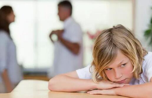 父亲的这两种行为,会导致孩子越来越自卑