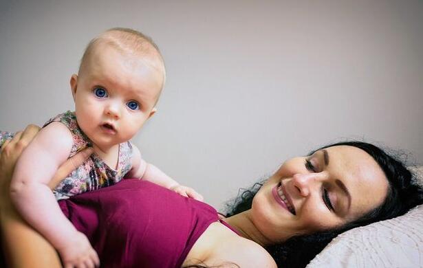 得了产后抑郁症,宝妈们该怎么办?