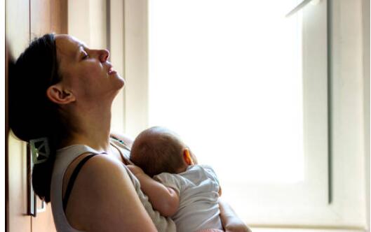 产后情绪波动的原因有哪些?