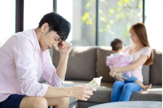 产后情绪波动的原因有哪些?