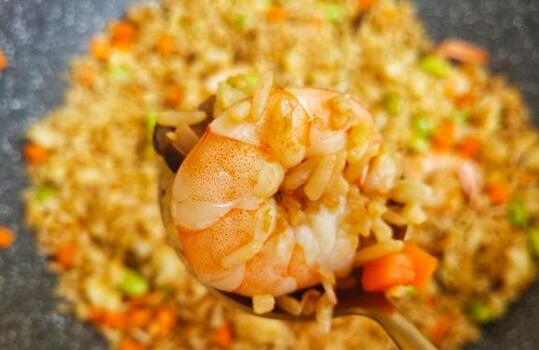 蔬菜虾仁炒饭