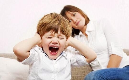 一岁多宝宝发脾气,宝妈们如何应对
