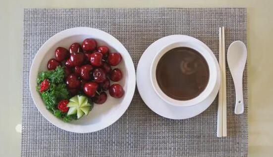 坐月子应该怎么吃?