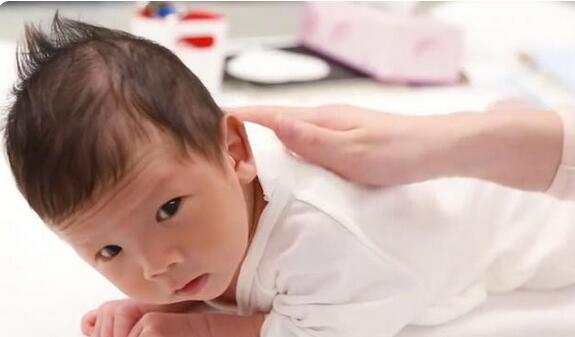 宝宝攒肚和便秘分不清,教你轻松辨别!