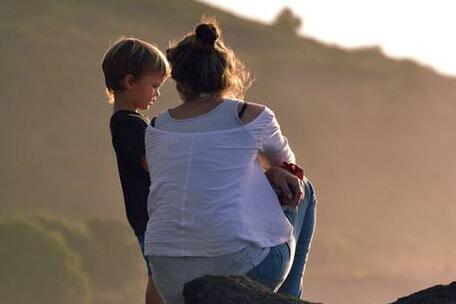 男孩成长的三个重要阶段,父母应该注意什么?