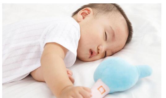 宝宝夜晚八种不同的睡相,跟健康状况大有关系!