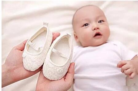 你知道吗?90%的宝宝穿鞋都太早了!危害不容小觑!