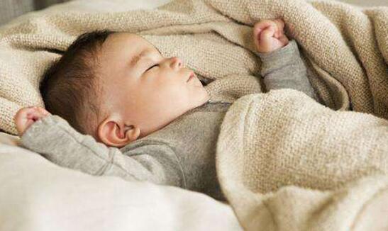 怎样把宝宝睡扁的头给“圆”回来?试试这四个小妙招!