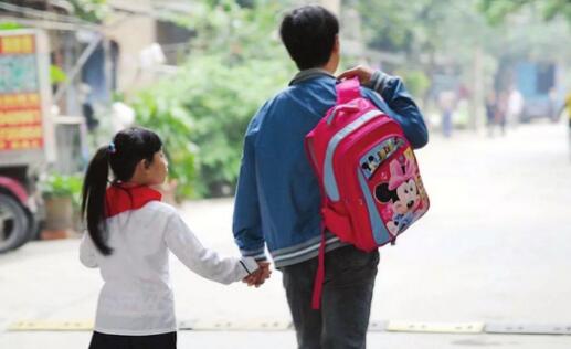 幼儿园接园之后,一定要问孩子这三个问题!