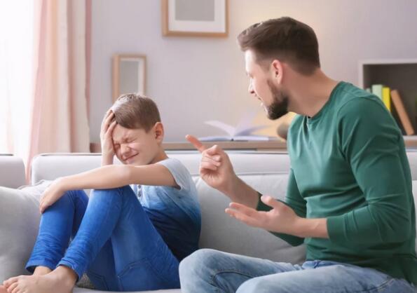 �ڸ�ĸ�����³ɳ��ĺ��ӣ�û���Ҹ�����