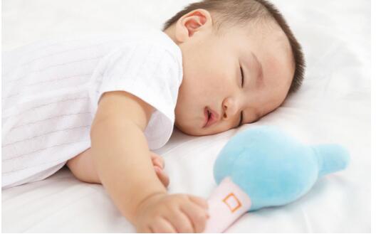 宝宝老是睡不踏实,父母紧张不已,要怎么办?