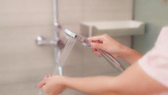 孕晚期洗澡的“技巧”与“禁忌”,宝妈需注意!