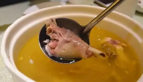 宝宝没到2岁前,这3种辅食最好少吃!家长记牢了!