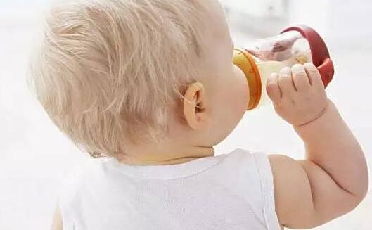 宝宝出现这五种情况说明,身体缺水了!妈妈们一定要重视!