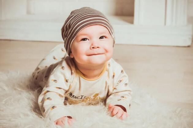 你家宝宝语言发育是否达标?看看这些标准吧!