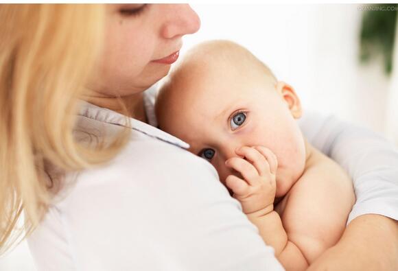 宝宝打嗝怎么办?6大方法巧妙解除!