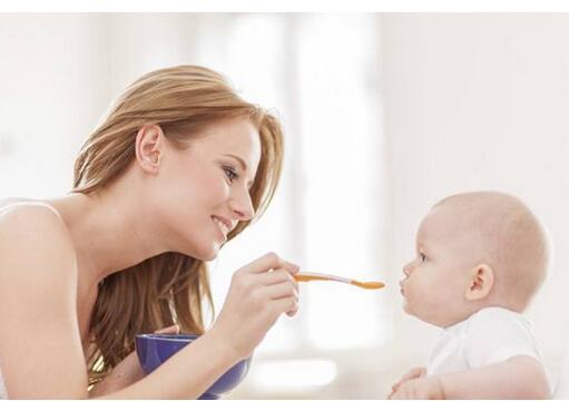 给宝宝喂药,妈妈一定注意避开2个误区~