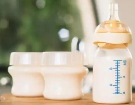 如何给宝宝选择奶瓶和奶嘴?父母要考虑到这几点