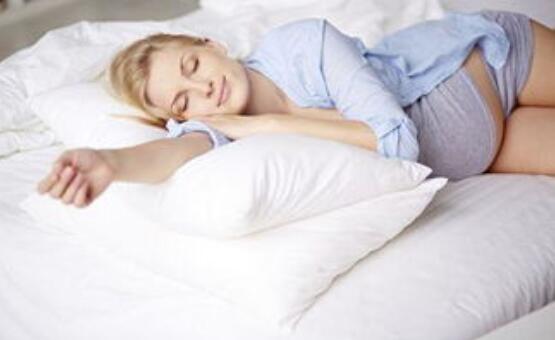 到了孕晚期就犯困,无需太担心,注意这三点即可!