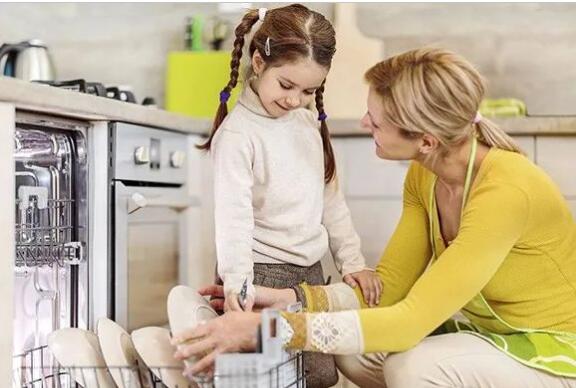 0-3岁宝宝独立性超乎你想象,家长适当放手很重要