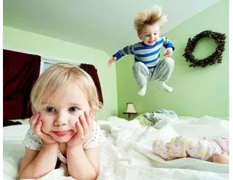 宝宝好动一刻也停不下来,家长该如何应对?