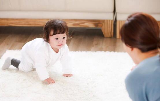 宝宝爬行时暗藏的这些小秘密,你都知道吗?