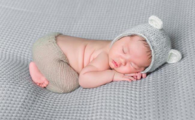 新生儿护理指南:新手爸妈的30个必知技巧