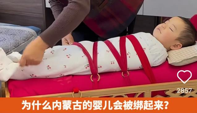 草原上的摇篮曲:蒙古族妈妈的“捆绑”智慧